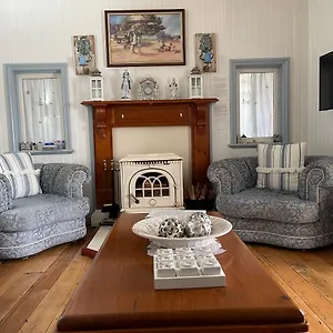 Cherry Blossom Cottage-with Country Charm And Bed & Breakfast Stanthorpe